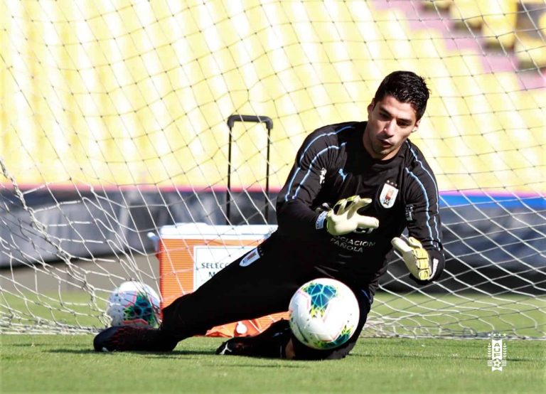 (FOTOS) Luis Suárez fue arquero en el Monumental