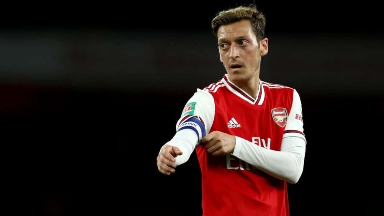 Özil recibió un incentivo millonario por no jugar