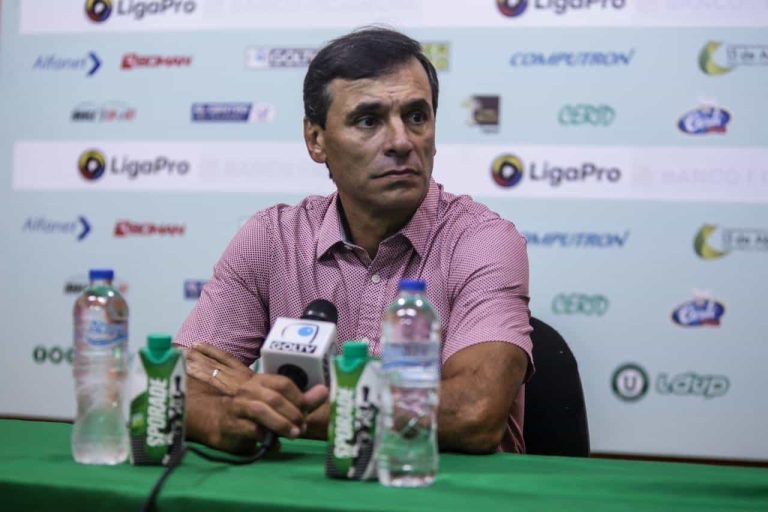 Bustos: “Contento de decidir que Burrai juegue hoy”