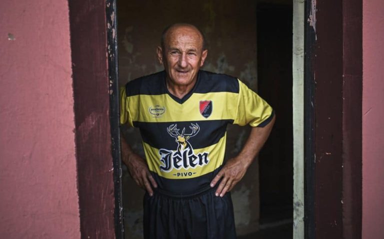 Futbolista activo ¡con 67 años!