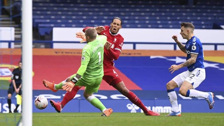 Pickford recibe amenazas de muerte tras lesionar a Van Dijk