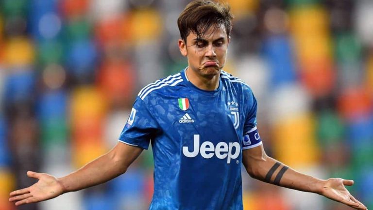 Discusión de Dybala con un dirigente de la Juventus