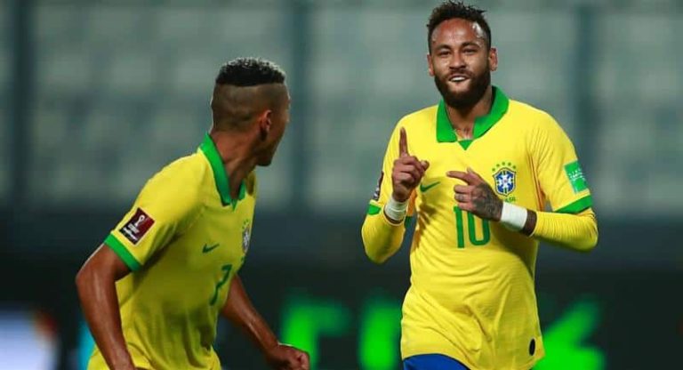 Neymar supera a Ronaldo y se acerca a Pelé