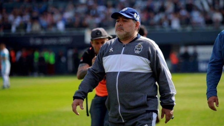 Maradona: “operación exitosa” y a esperar