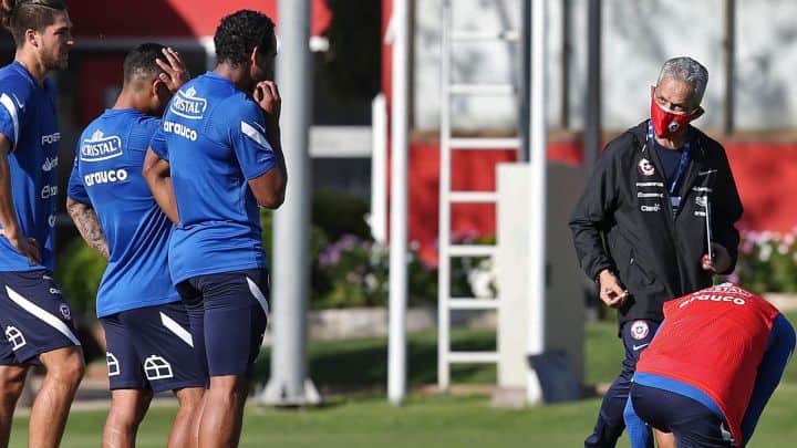 Los referentes de la selección de Chile no quieren que Rueda se marche