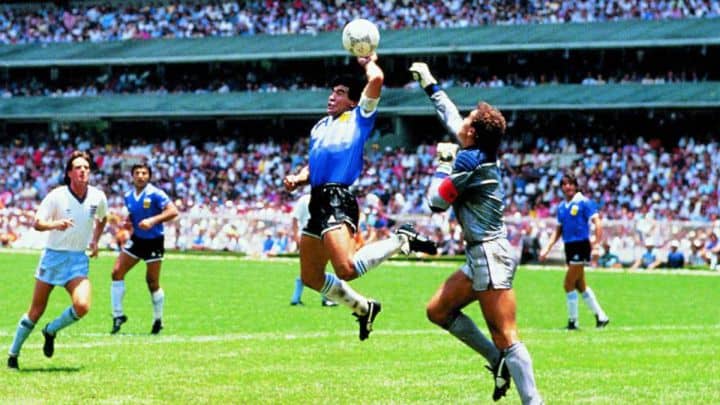 Shilton: “Maradona nunca pidió perdón por hacer trampas”