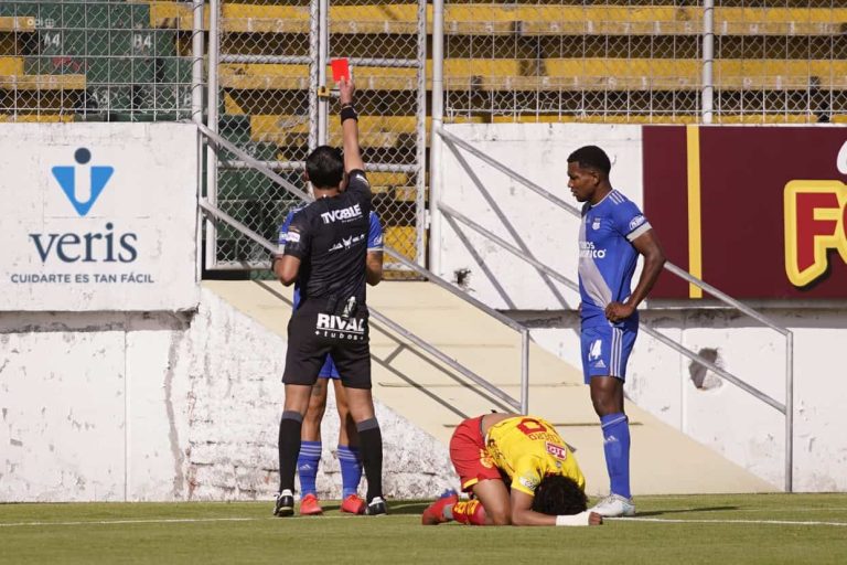 CON ALGO DE POLÉMICA: Aucas y Emelec igualaron en Chillogallo