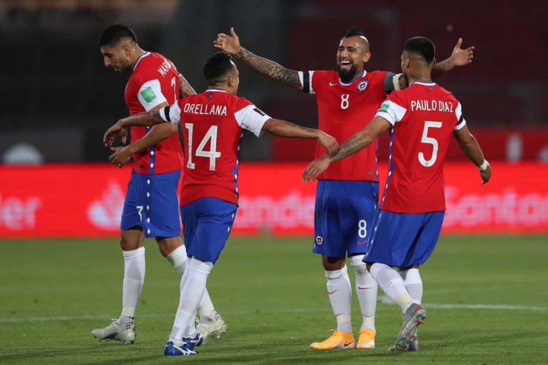 (VIDEO) EL REY ARTURO DEFINIÓ: Chile venció a Perú con doblete de Vidal