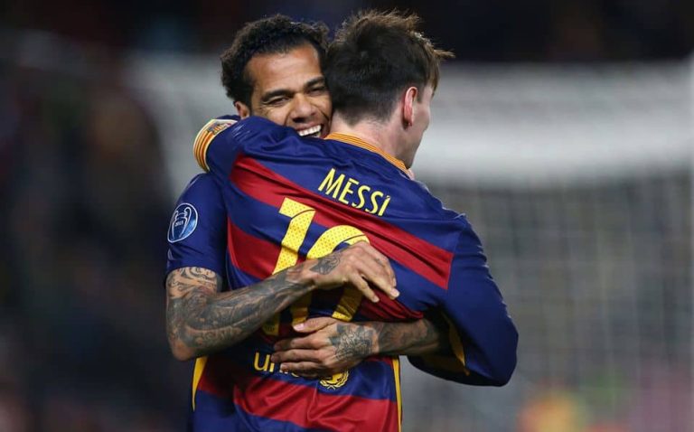 Dani Alves: “Le mandé un mensaje a Messi para que no se fuera del Barça”