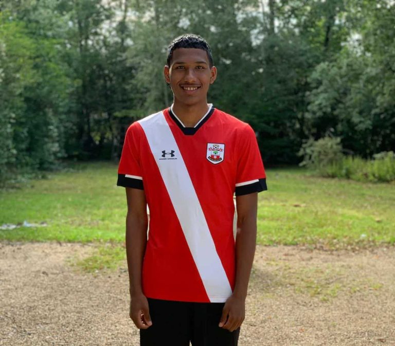 Jugador de padres ecuatorianos jugará en Southampton de Inglaterra