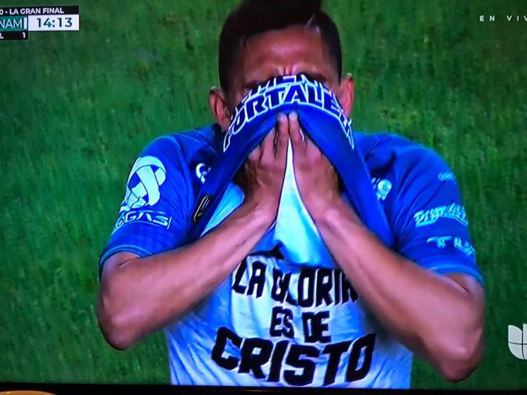 (VIDEO) Ángel Mena salió lesionado en la final de la Liga MX