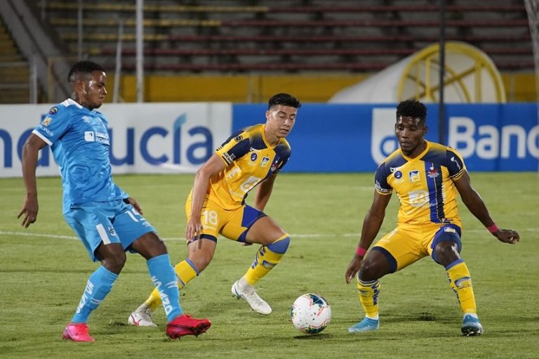 SIN GOLES: U. Católica y Delfín igualaron en el Atahualpa