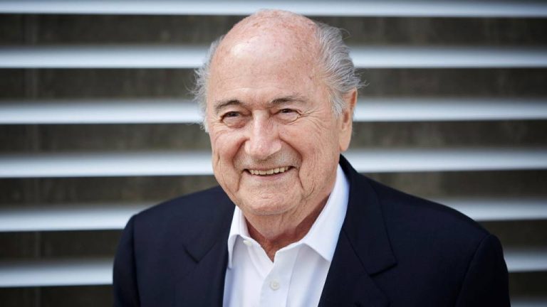 Joseph Blatter superó el COVID-19