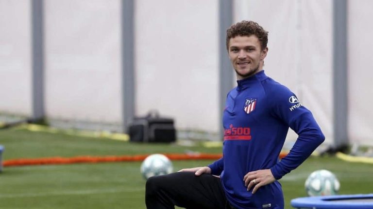 FIFA ratifica la sanción de 10 semanas a Trippier
