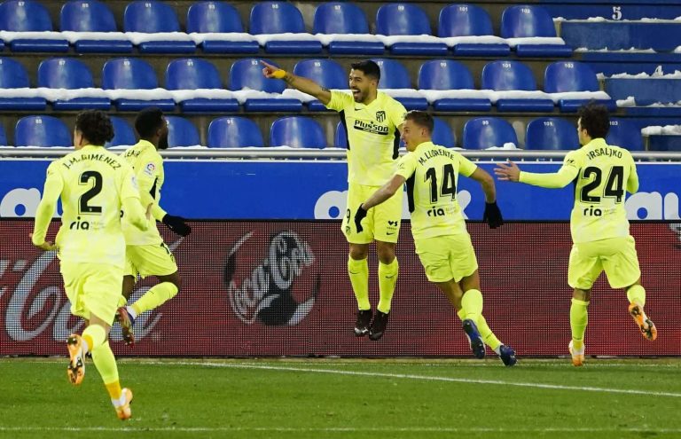 Suárez no se rinde y levanta al Atlético