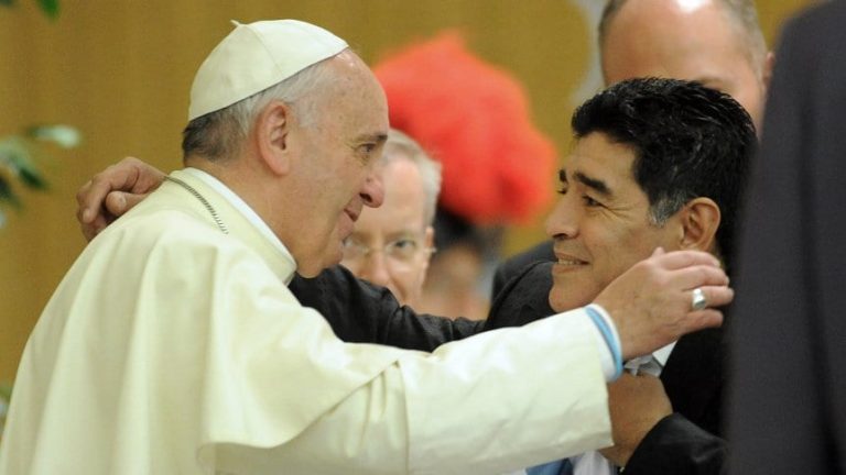 El papa sobre Maradona: “Era un poeta en el campo, pero un hombre frágil”