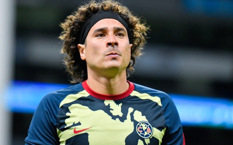 Memo Ochoa, con COVID-19