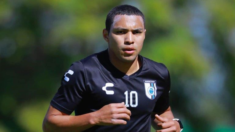 Jeff Montero salió lesionado en su debut con Querétaro