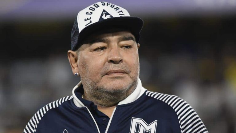 Un amigo de Maradona sabe de la existencia de 100 millones de dólares ocultos