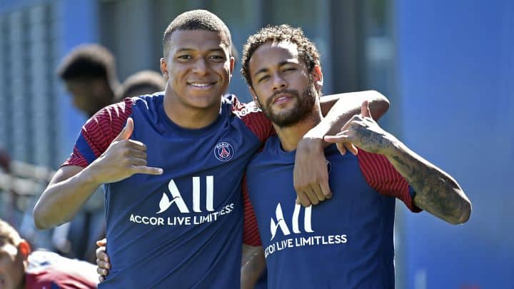 Neymar presiona a Mbappé