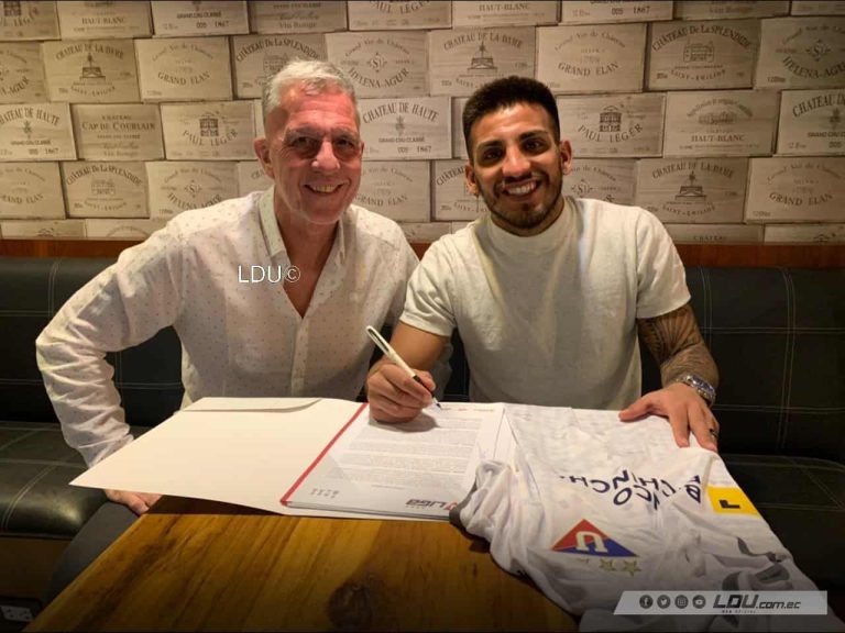 (FOTOS) Juan Cruz Kaprof ya firmó con LDU
