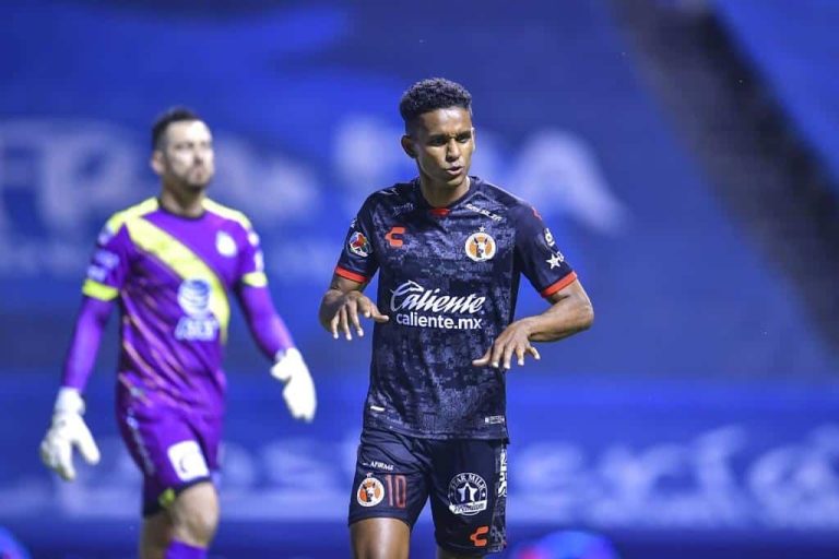 (VIDEO) ¡Chilena de Fidel Martínez!: Xolos destaca al ecuatoriano