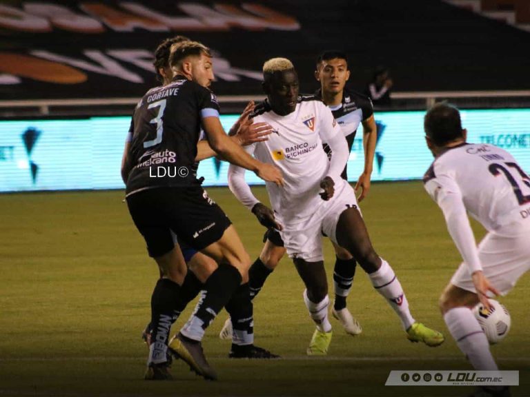 LDU triunfó en la Noche Blanca ante Macará