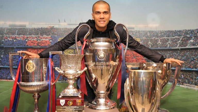 Dani Alves se queda sin título por primera vez en 16 años