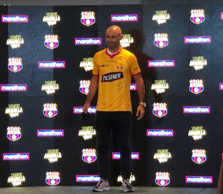Mascherano: “Kaká me felicitó por venir a la Noche Amarilla”