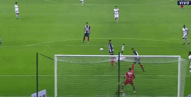 (VIDEO ¡Chilena de Fidel Martínez! Pero no salió el gol…