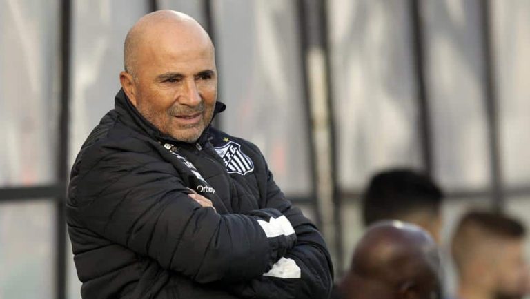 Sampaoli se presenta ante la plantilla de un herido OM