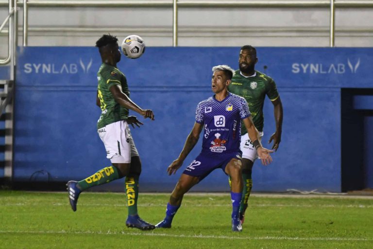 (VIDEO) NOCHE DE GOLAZOS: Delfín y Orense igualaron en el Jocay
