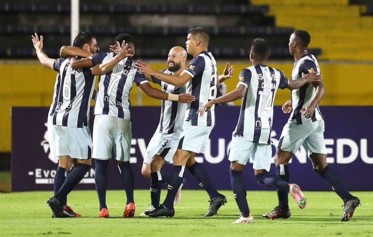 5 jugadores de la Católica en equipo ideal de la fecha de la Libertadores