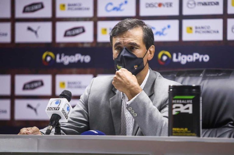 Bustos: “Es importante el punto por conseguirlo en una cancha difícil”