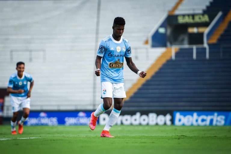 (VIDEO) DE TIRO LIBRE: Washington Corozo anotó con el Sporting Cristal