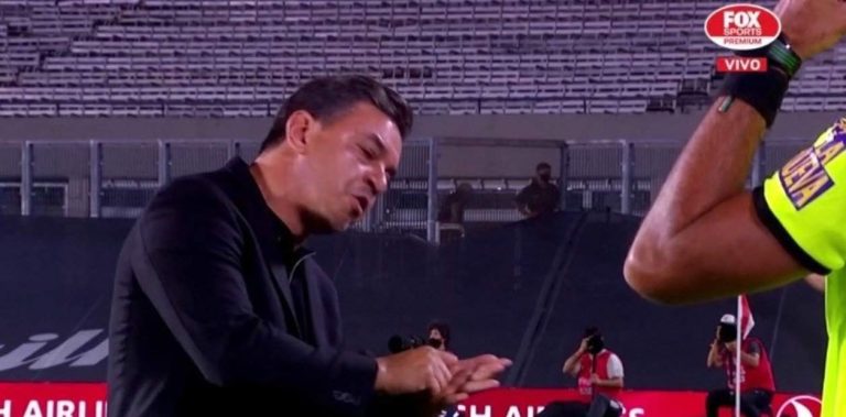 (VIDEO) La bronca de Marcelo Gallardo: “Dejá, yo te lo anoto”