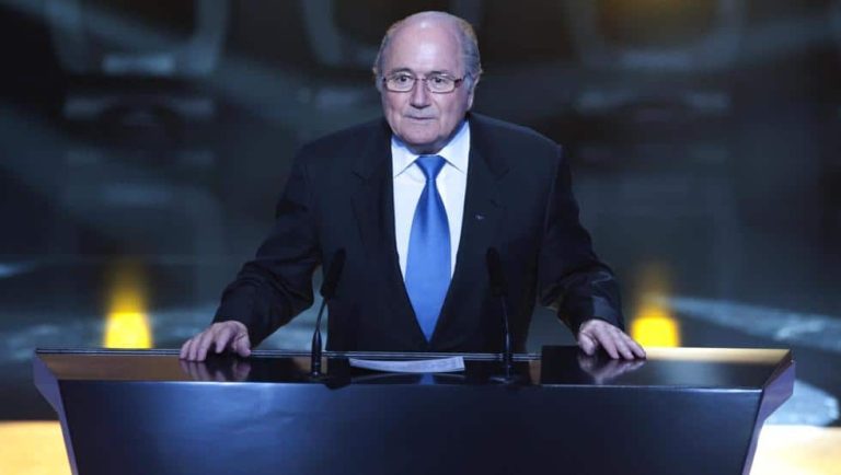 La FIFA vuelve a sancionar a Blatter