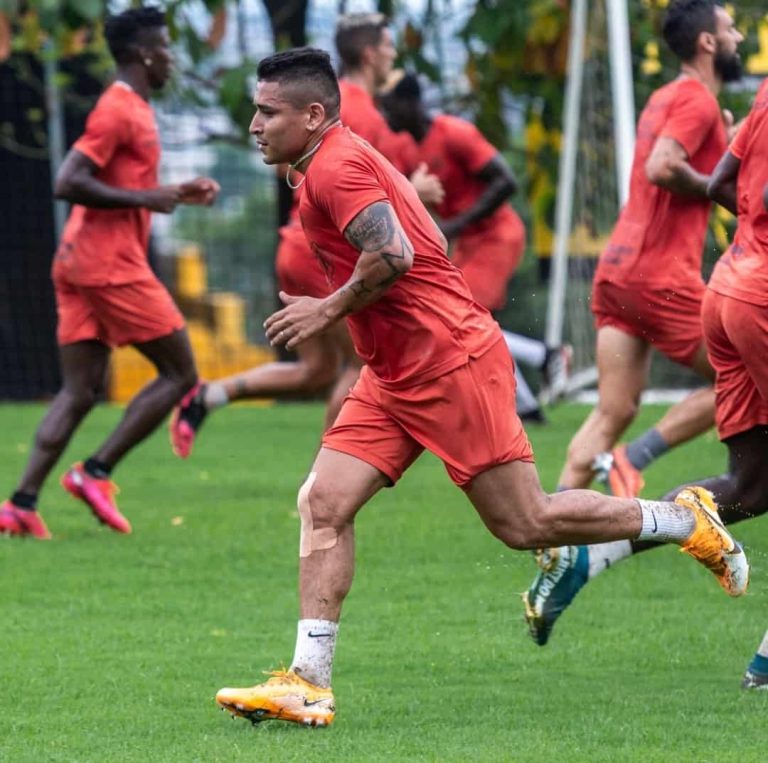Pineida ya entrena con normalidad en BSC
