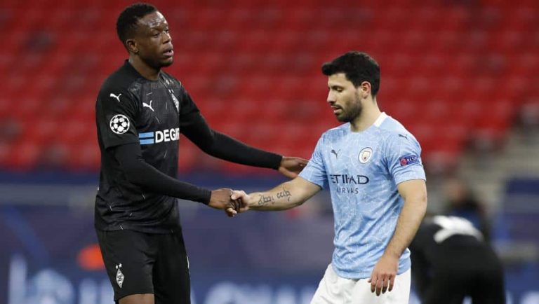 ‘Kun’ Agüero estalla: “No me pasan la pelota”