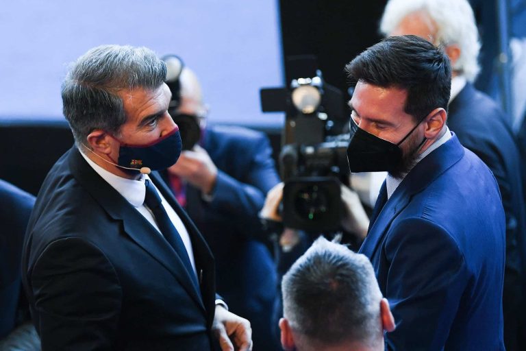 (VIDEO) En plena investidura: El abrazo entre Laporta y Messi