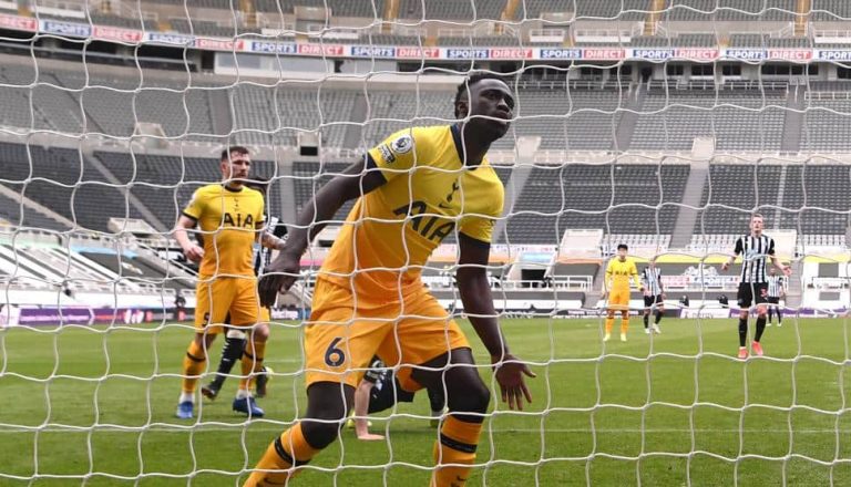 Davinson Sánchez denuncia insultos racistas