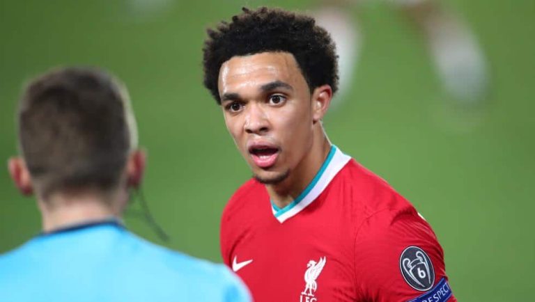 Dos jugadores del Liverpool, víctimas de insultos racistas