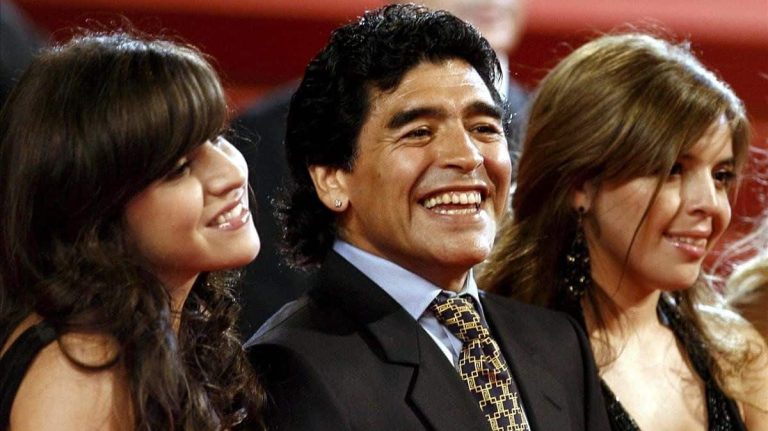 Abogado de Maradona: “Sus hijas le robaron y lo abandonaron”