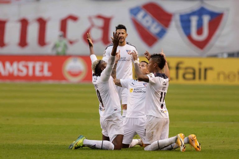 (VIDEO) DE LA MANO DE MARTÍNEZ BORJA: LDU se impuso a Vélez en la Libertadores