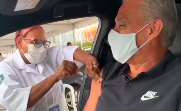 Tite recibió la vacuna contra el Covid-19 en medio de la crisis de Brasil