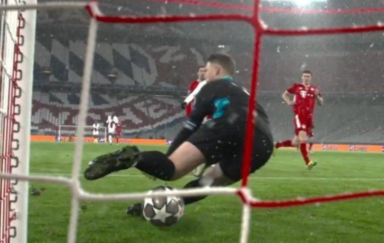 (VIDEO) El blooper de Neuer en Champions