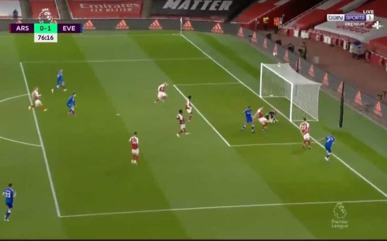 (VIDEO) CON UN BLOOPER DE TERROR: Arsenal perdió ante Everton