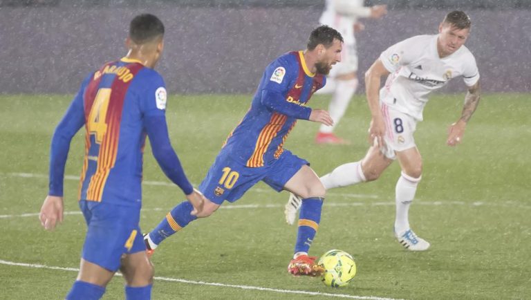Florentino: “Me gustaría que Messi siguiera en el Barça”