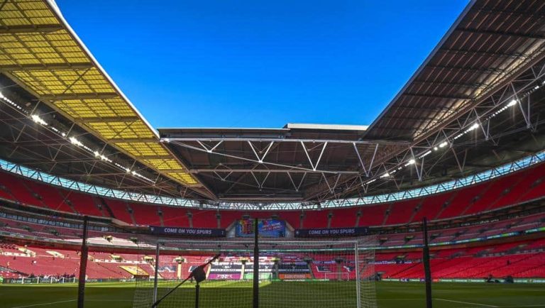 La UEFA tiene problemas para trasladar la final a Wembley