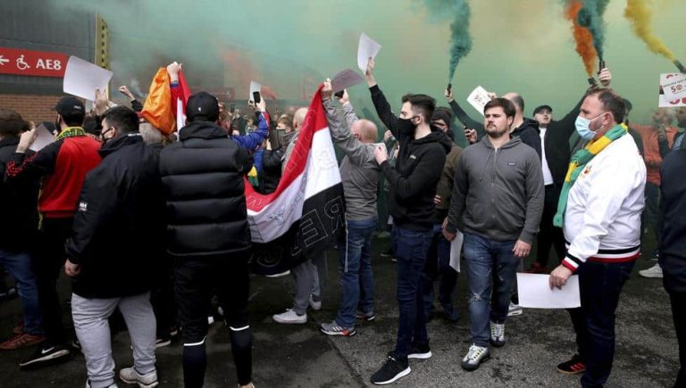 El United niega haber dejado pasar a los aficionados a Old Trafford